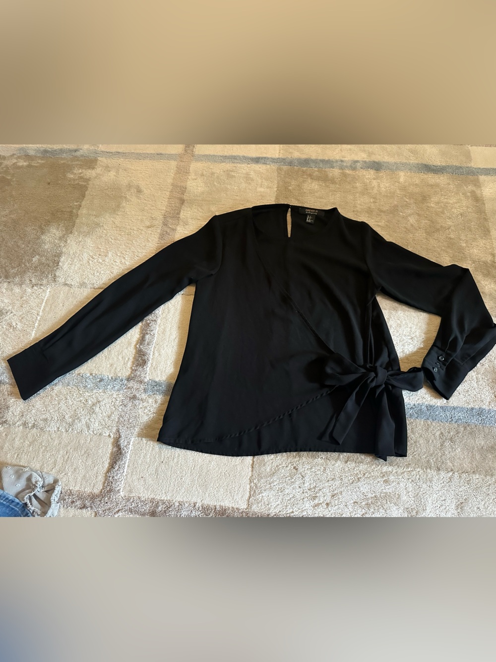Forever 21 Women's Black Side-Tie Long Sleeve Top